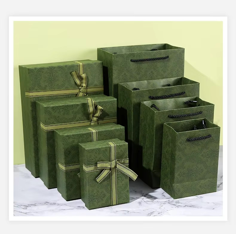 green-gift-box-show3.jpg