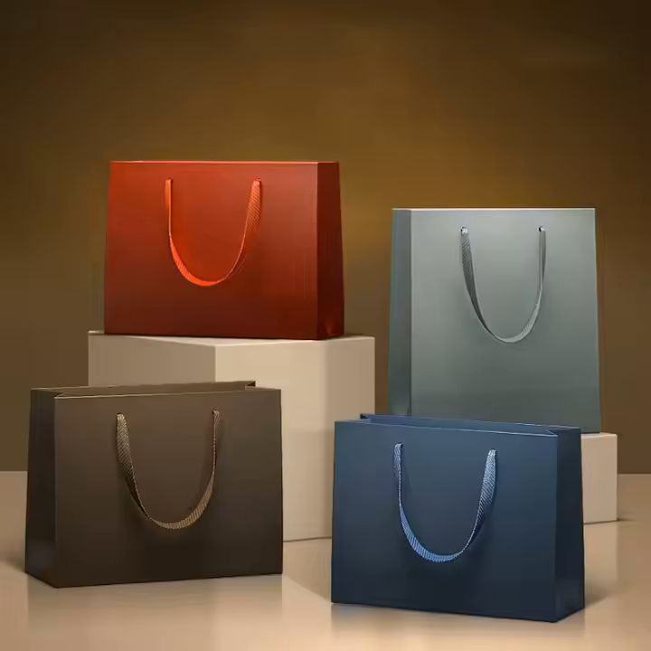 High Quality Customized Clothing Gift Packaging Light Luxury Appearance Thickened Paper Bags with Lo